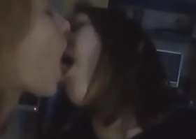 periscope girls kissing 11