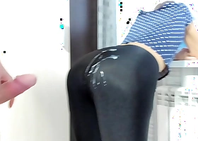 Milf in spandex leggings cum on ass