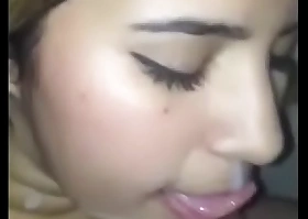 Teen slut asks him to cum on her face