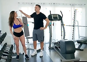 Milf gym workout on the big dick be required of her personal trainer