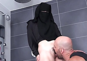 Lickerish employee helps valentina ross in niqab