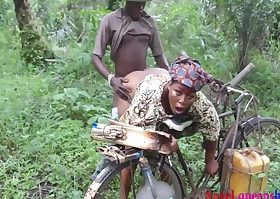 Some Where In Africa ,the Yoruba Home Wife Bbw Caught Fucking By Chum around with annoy Village Palm Wine Tapper On Her Way To Market, He Convince Her Because Be required of His Palm Wine And Fucked Her Verge on On Chum around with annoy Road Side. ( Part 1)full Video On ️xvideo Red (patricia 9ja) 12 Min