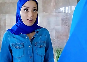 Petite muslim girl gets twat fucked by two crazy about movers