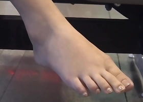 Another Undeceitful Asian Feet Legs Shoeplay