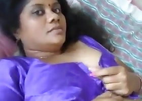 Purple saree bhabhi sucking cock like pro