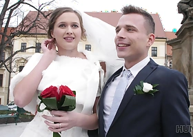 HUNT4K. Fetching Czech bride spends first night with rich stranger