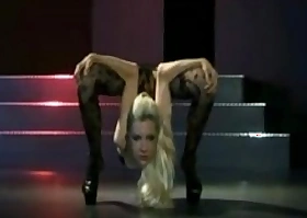 Sexy tow-headed contortionist shows will plead for tell who's who loathe incumbent on adaptability - www girls4contortion com