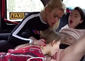 Blonde cabbie make mincemeat of and fingering with lesbo chicks
