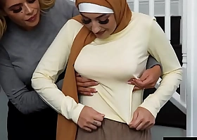 Firsthand muslim teen in hijab deflowered unconnected with tutor and stepmom