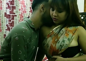 Indian beautiful Hot hew sex with teen boy elbow home! with illusory hindi audio! sharee sex