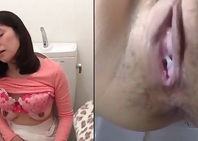 Kinky Asian Pees Upskirt