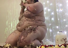 BBW Piggy Fraying 2 Cakes