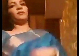 Hot Indian Aunty removing saree