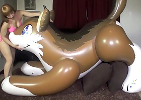 Galas: PuffyPaws Wolf Ride & Deflate