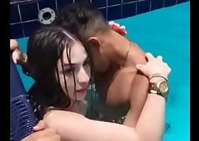 Video Viral den esta adolescentes Casero en numbing Piscina 2021 COMLETO AQUI sex vids fumacrom xxx film over PHVz